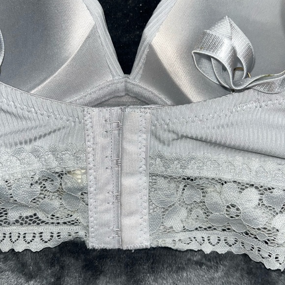 Jessica Simpson Ultra Flirty Wirefree Bra - Picture 3 of 5